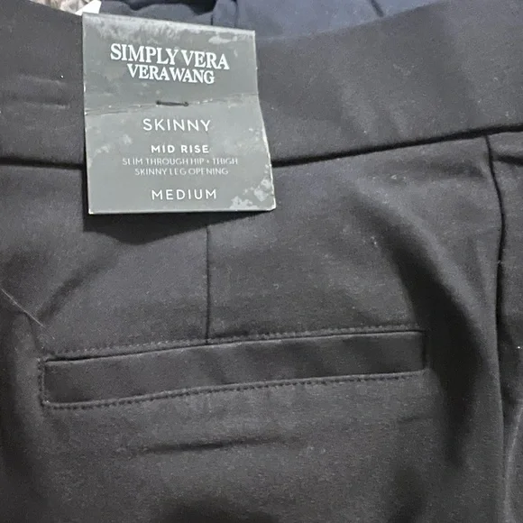 Simply Vera Vera Wang Pintuck Slim Straight Pants. Size Medium Black - Picture 8 of 9
